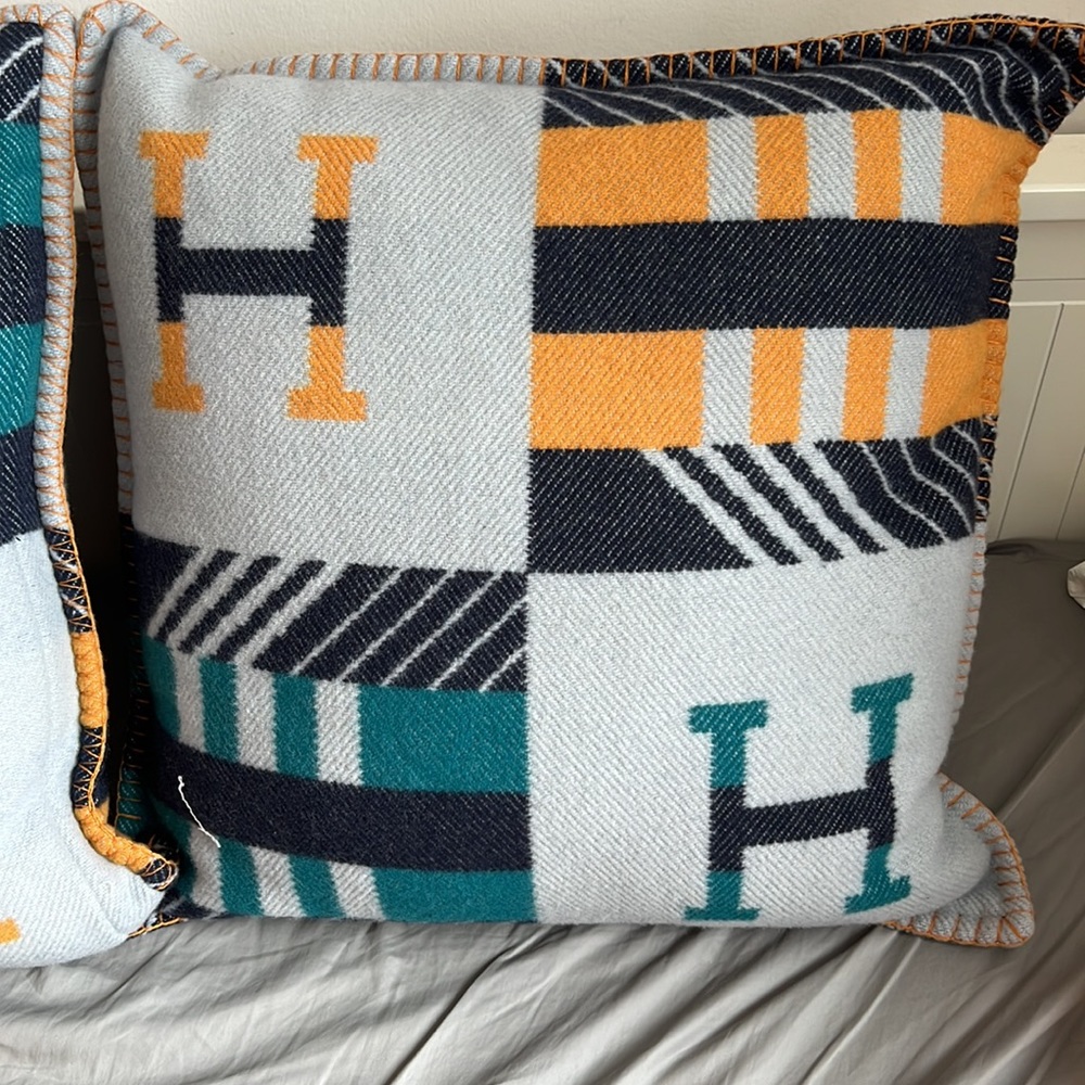 Brand new hermes jump H pillows - Picture 4 of 6